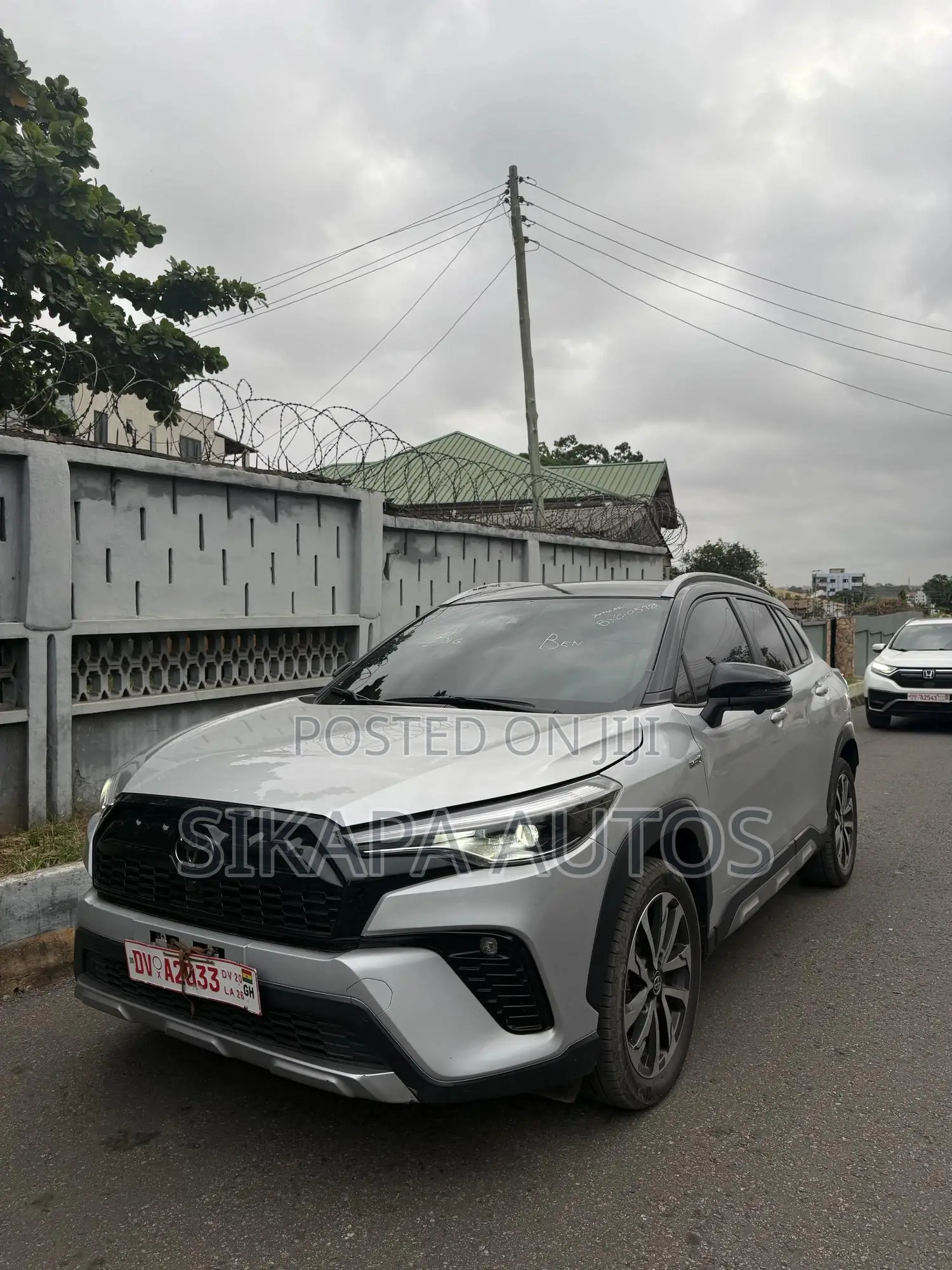 Toyota Corolla Cross Hybrid XSE AWD 2025 Silver