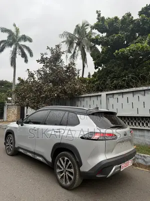 Toyota Corolla Cross Hybrid XSE AWD 2025 Silver