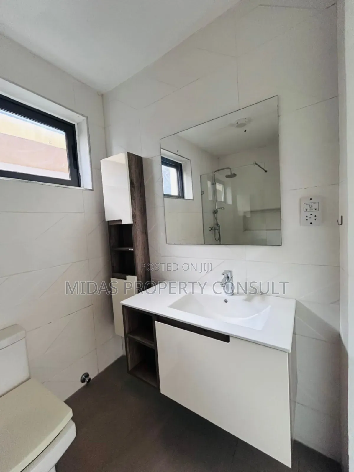 4bdrm Townhouse/Terrace in Abelemkpe, Perez Chapel Area for sale