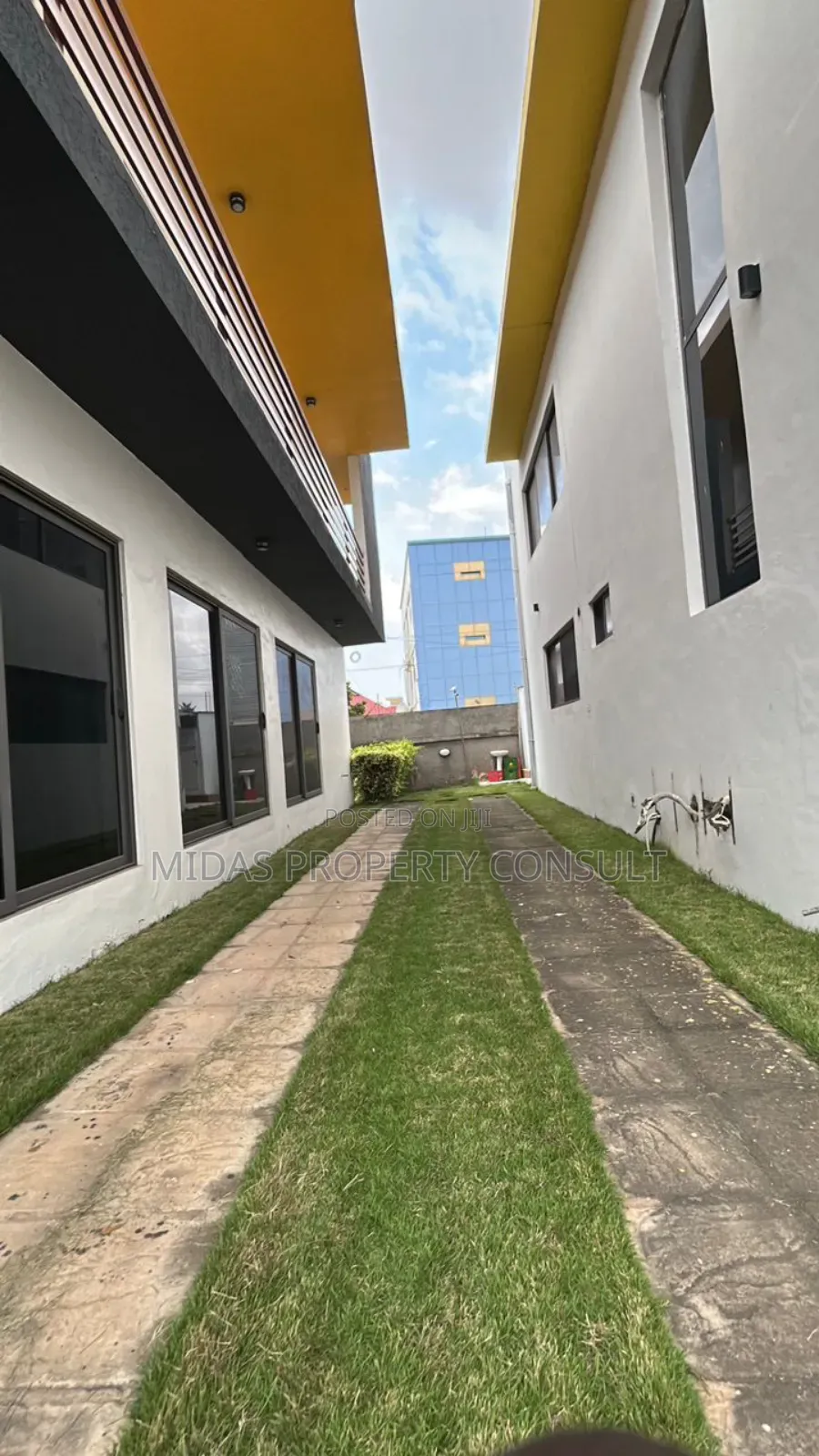 4bdrm Townhouse/Terrace in Abelemkpe, Perez Chapel Area for sale