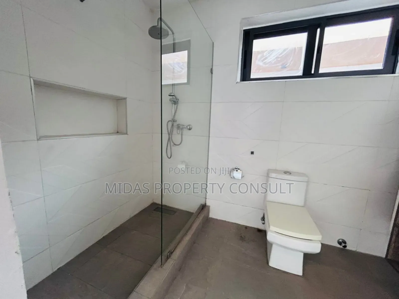 4bdrm Townhouse/Terrace in Abelemkpe, Perez Chapel Area for sale