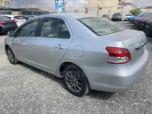 Toyota Belta 2011 Silver