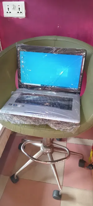 New Laptop Toshiba dynaEdge DE-100 4GB Intel HDD 250GB