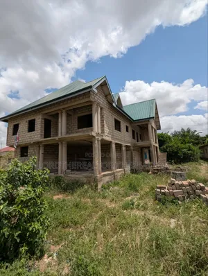 4bdrm Apartment in Pokuase for sale