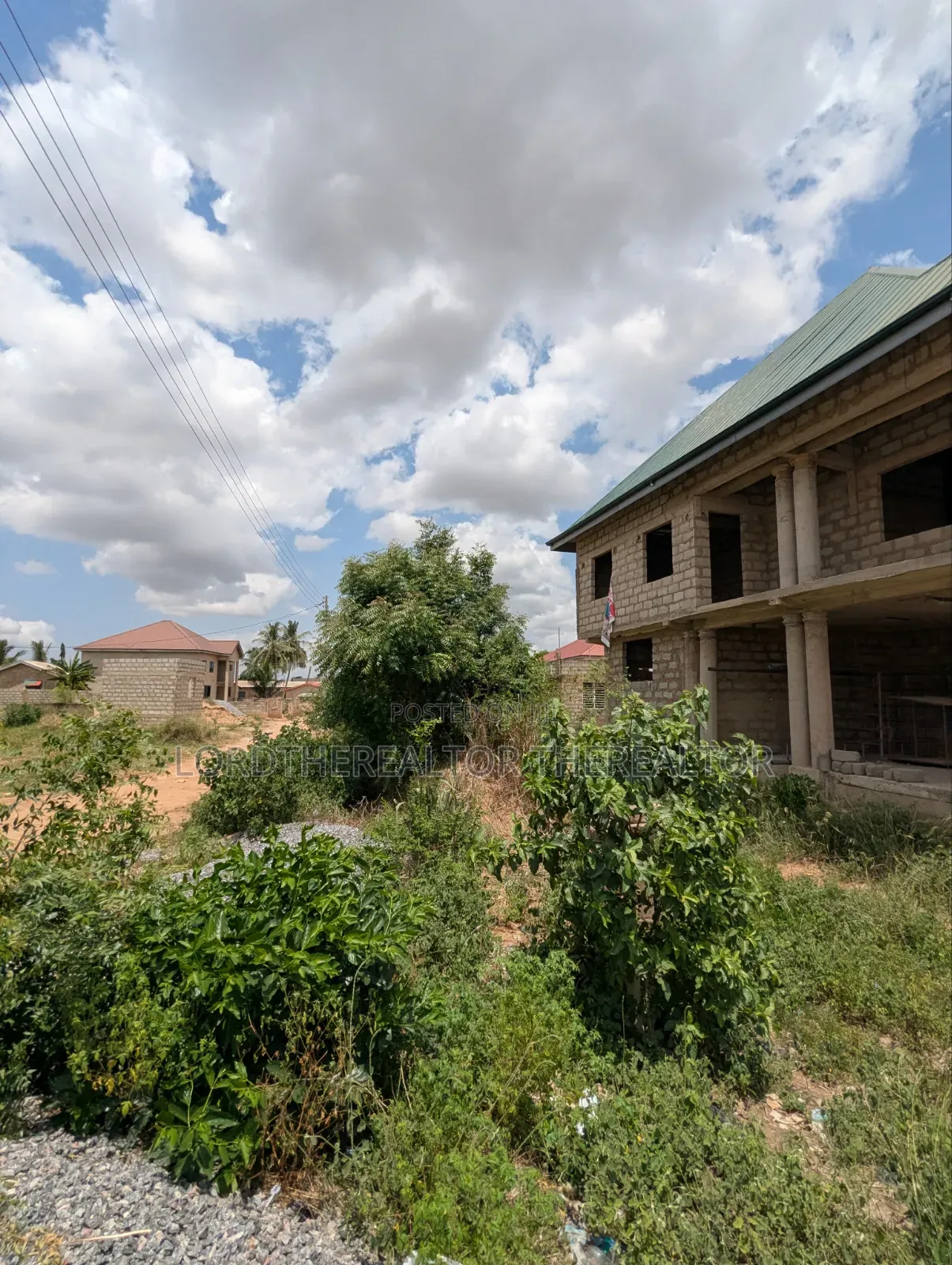 4bdrm Apartment in Pokuase for sale