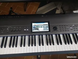 Korg Korg Krome Ex 88-Key Synthesizer Workstation With Free Stand