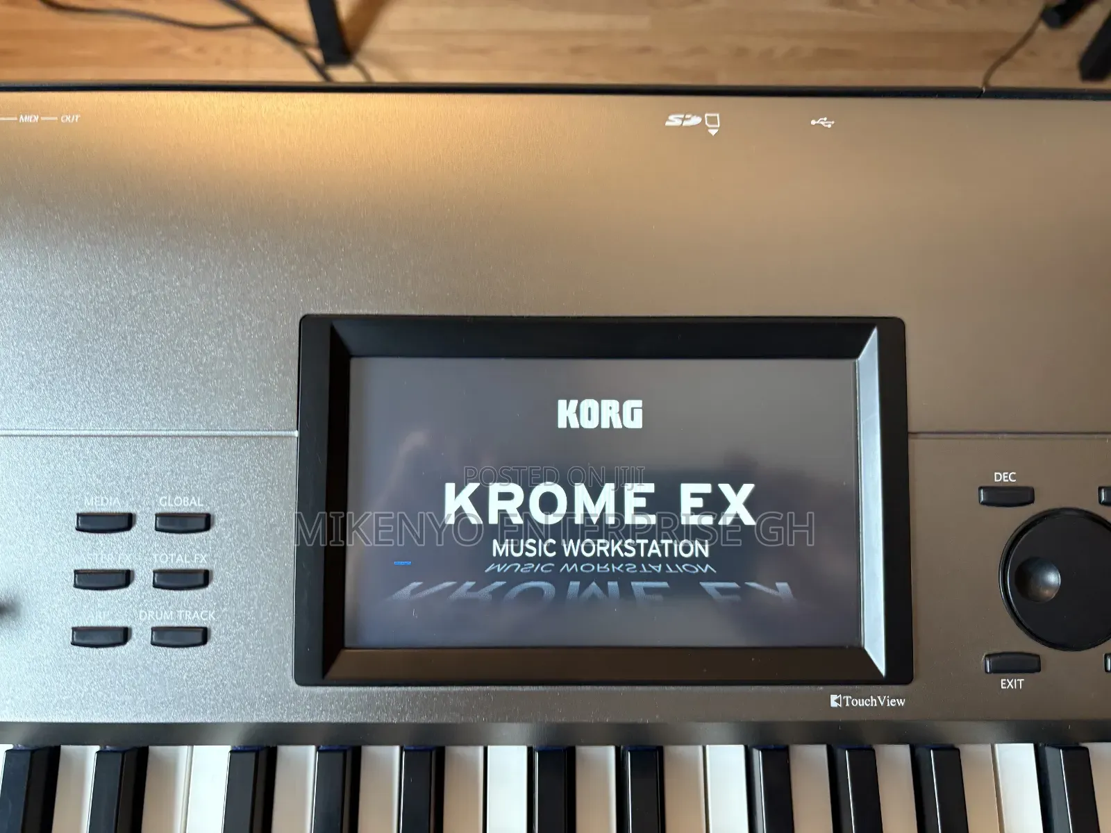 Korg Korg Krome Ex 88-Key Synthesizer Workstation With Free Stand