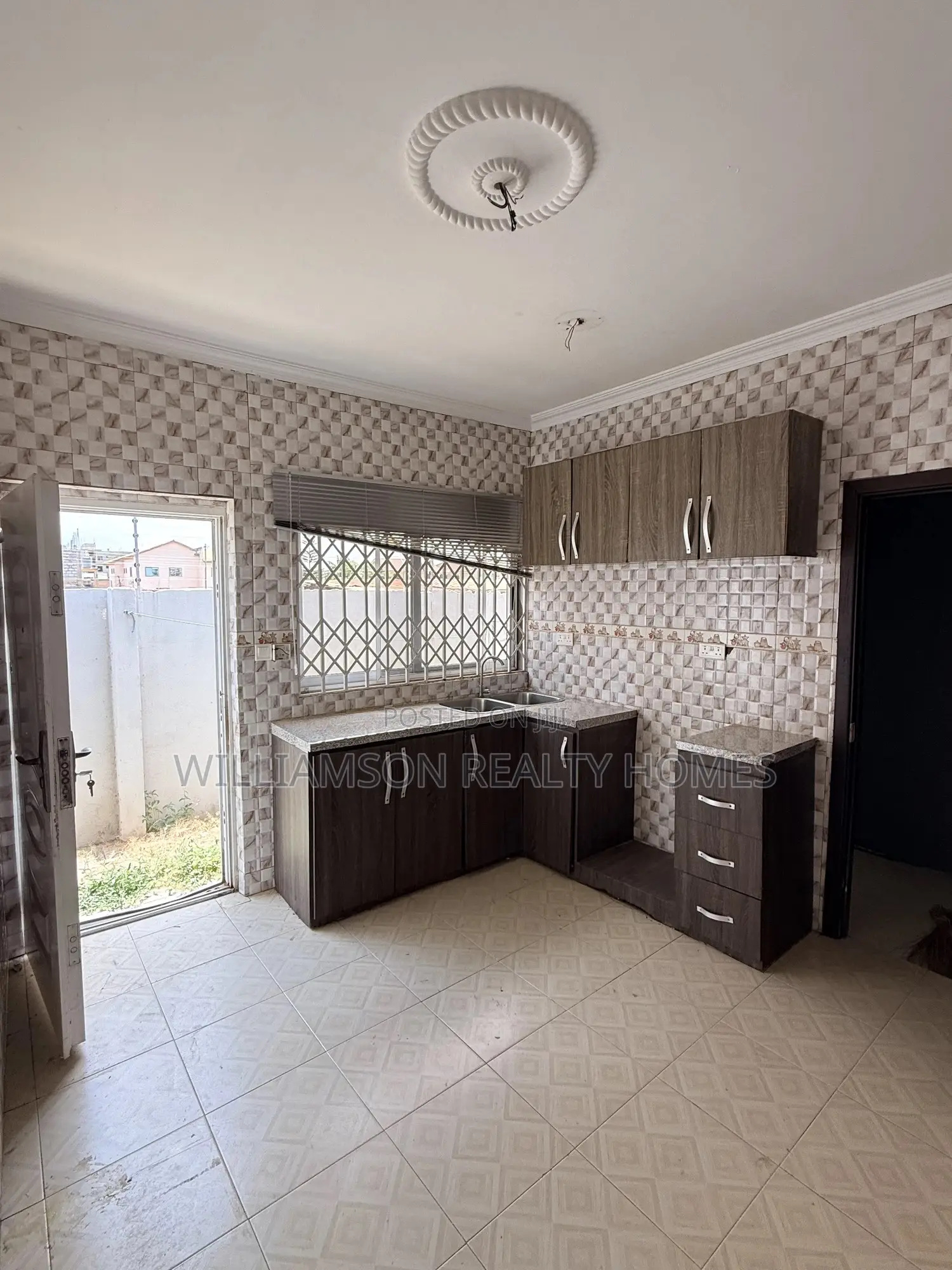 3bdrm House in Hfc Estate Area, Spintex for rent