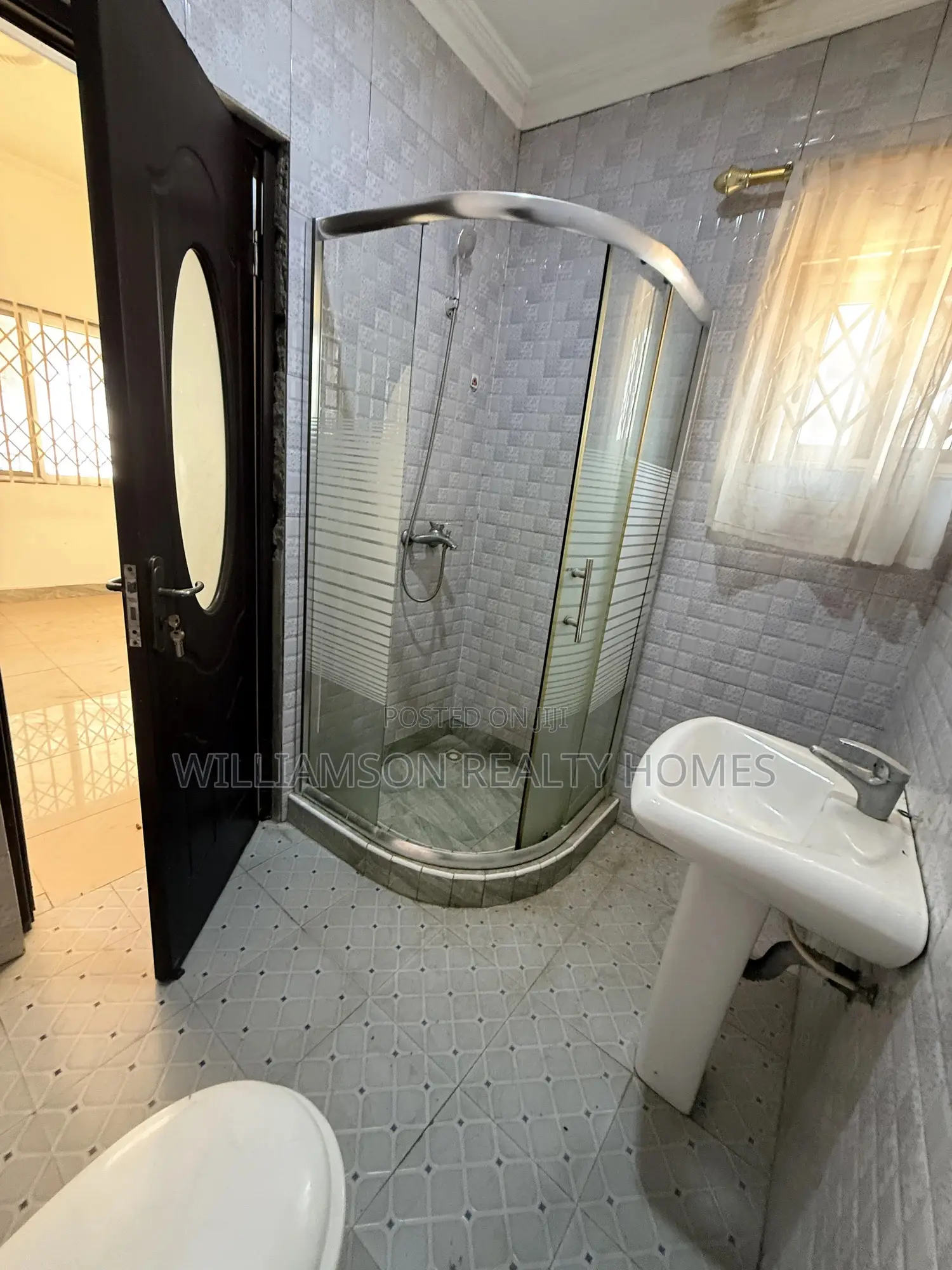 3bdrm House in Hfc Estate Area, Spintex for rent
