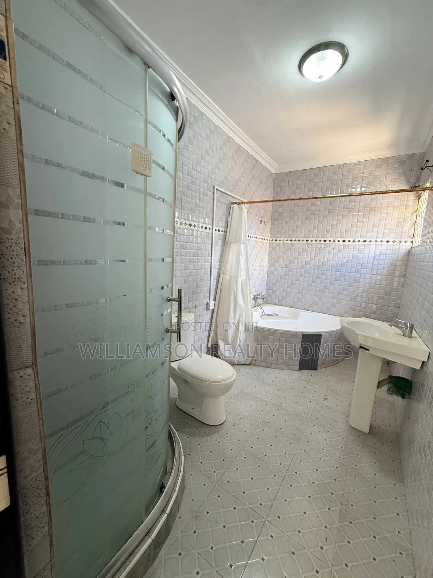3bdrm House in Hfc Estate Area, Spintex for rent