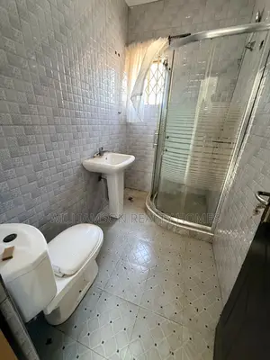 3bdrm House in Hfc Estate Area, Spintex for rent