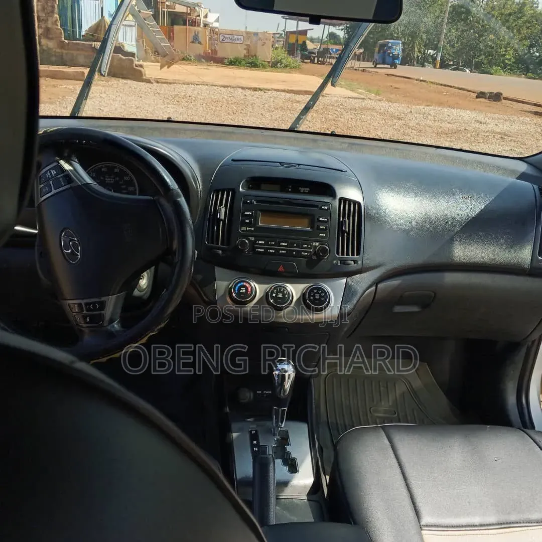 Hyundai Elantra 2010 Silver