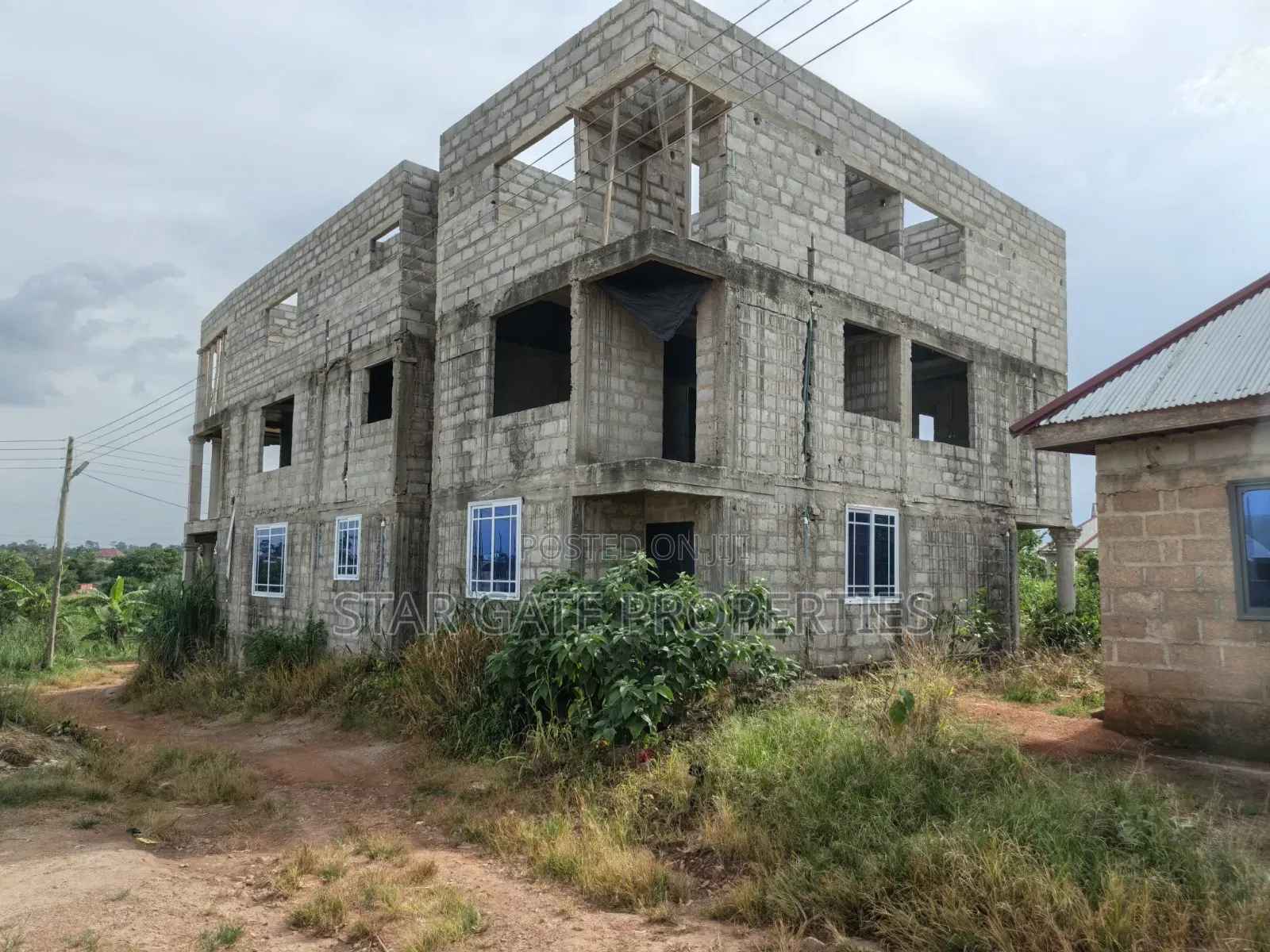 9bdrm House in Ejisu Ampabame for sale
