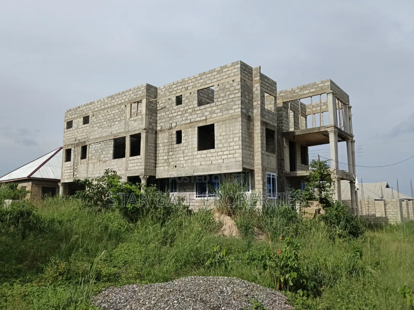 9bdrm House in Ejisu Ampabame for sale