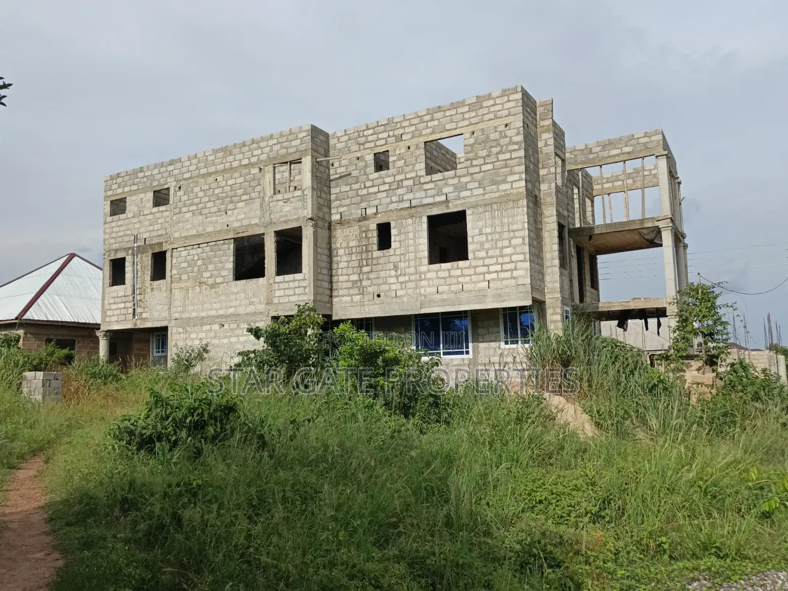 9bdrm House in Ejisu Ampabame for sale