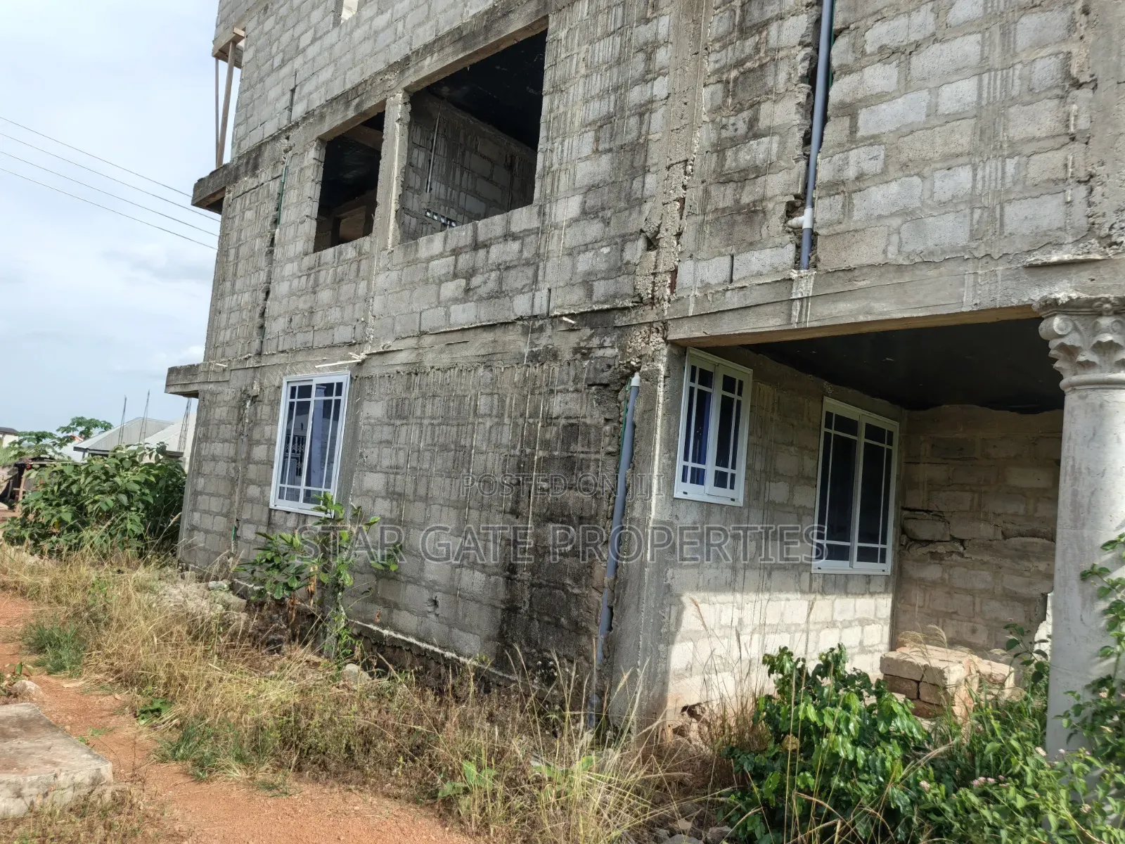 9bdrm House in Ejisu Ampabame for sale