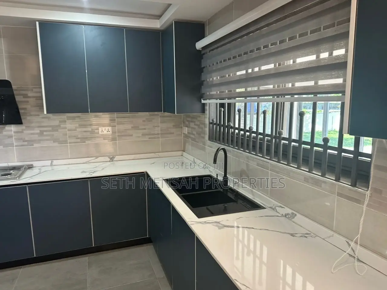 5bdrm House in 5 Bedroom House, Mile 7 for rent