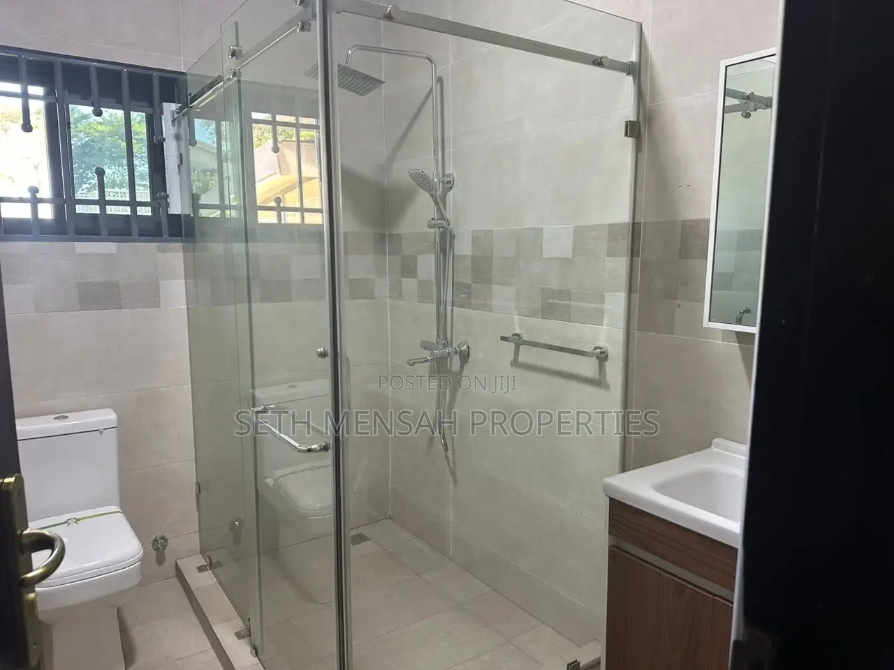 5bdrm House in 5 Bedroom House, Mile 7 for rent
