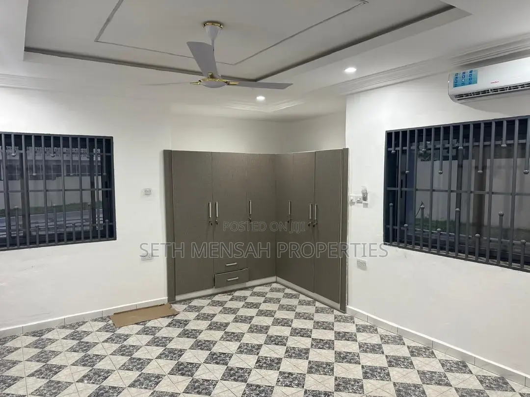 5bdrm House in 5 Bedroom House, Mile 7 for rent