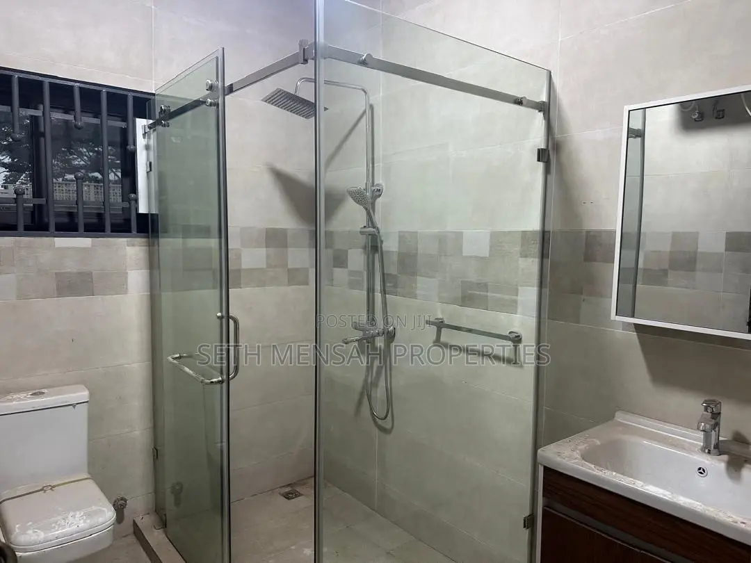5bdrm House in 5 Bedroom House, Mile 7 for rent