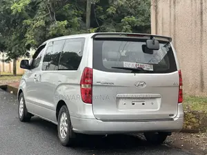 Hyundai H1 2.4 GLS 2010 Gray