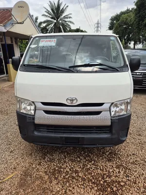 Toyota HiAce 2015 White