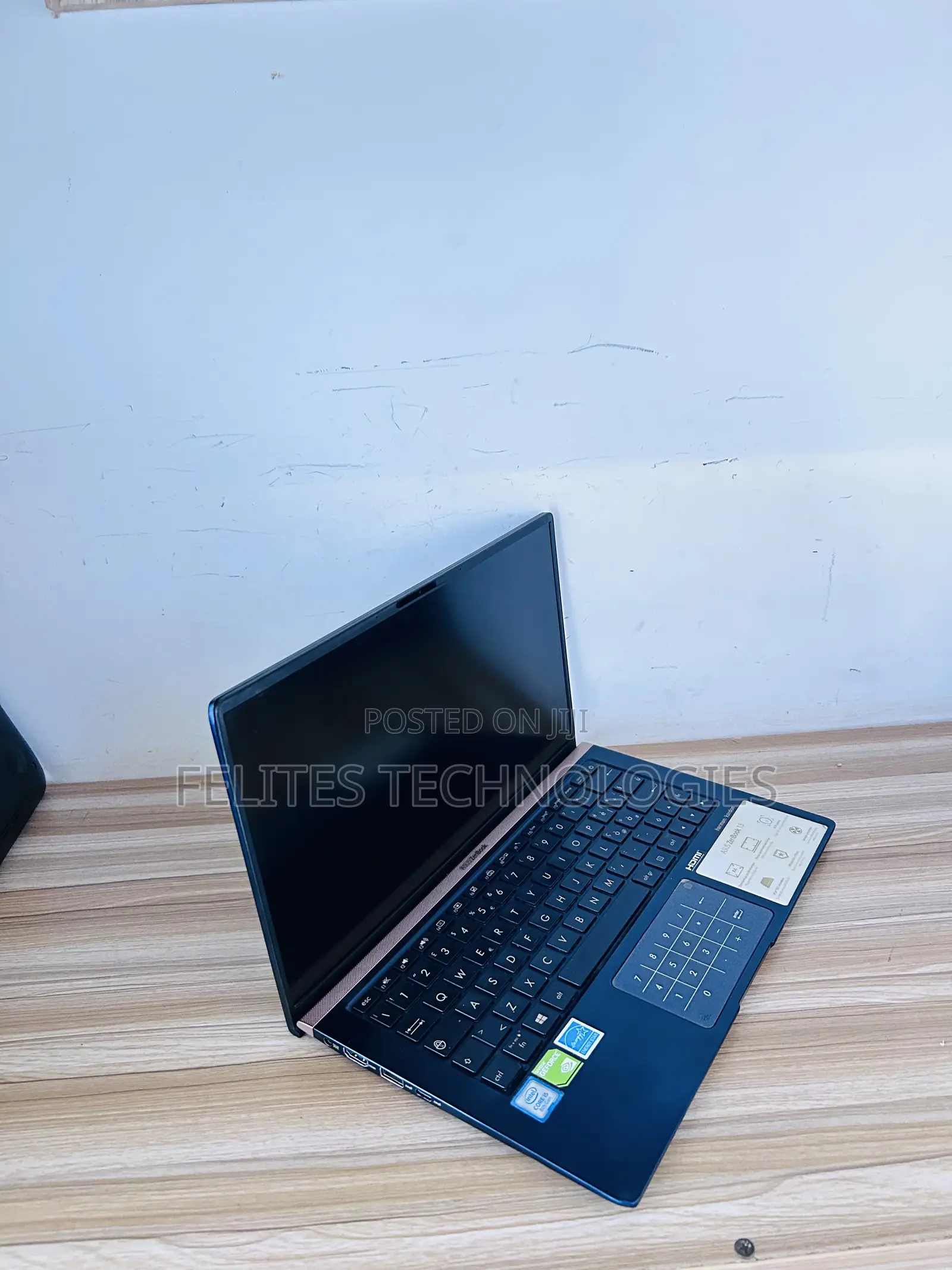 Laptop Asus ZenBook 13 UX331UN 8GB Intel Core i5 SSD 256GB