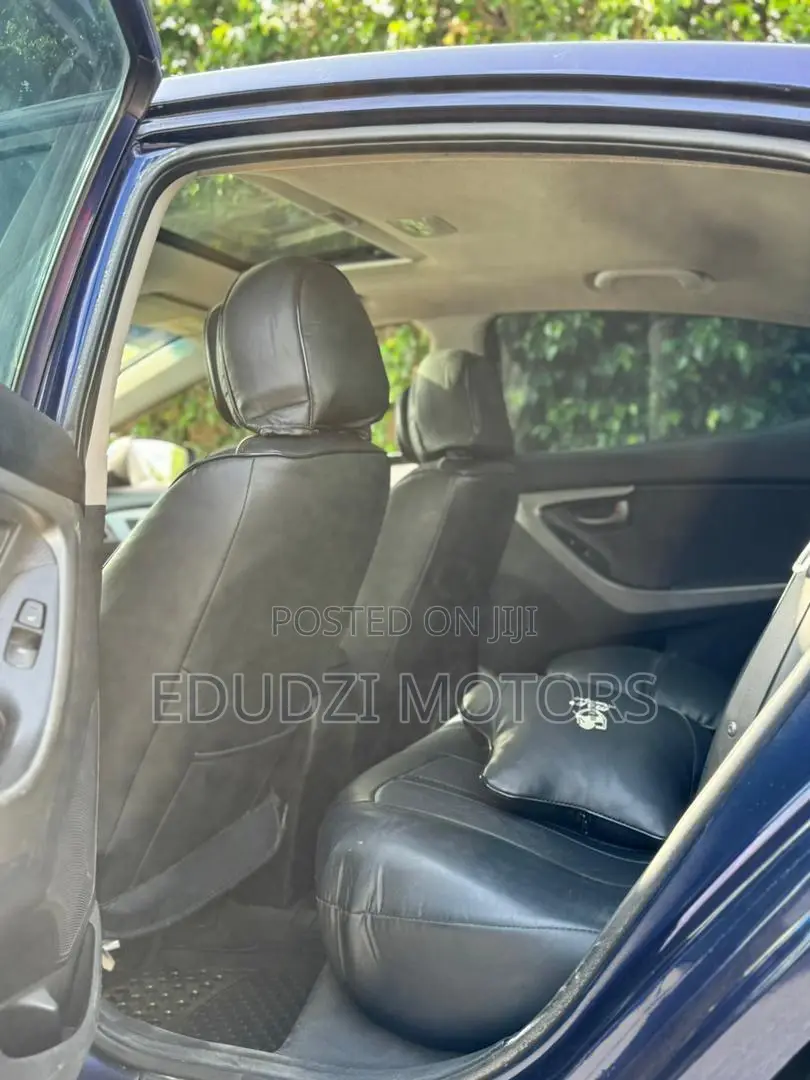 Hyundai Elantra Limited Sedan FWD (1.8L 4cyl 6A) 2013 Black