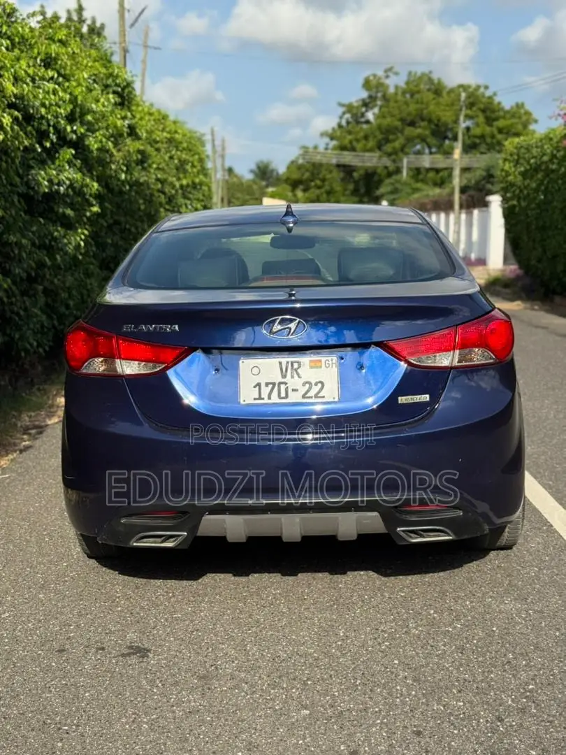Hyundai Elantra Limited Sedan FWD (1.8L 4cyl 6A) 2013 Black