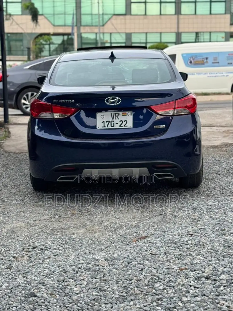 Hyundai Elantra Limited Sedan FWD (1.8L 4cyl 6A) 2013 Black