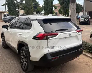 Toyota RAV4 2023 White