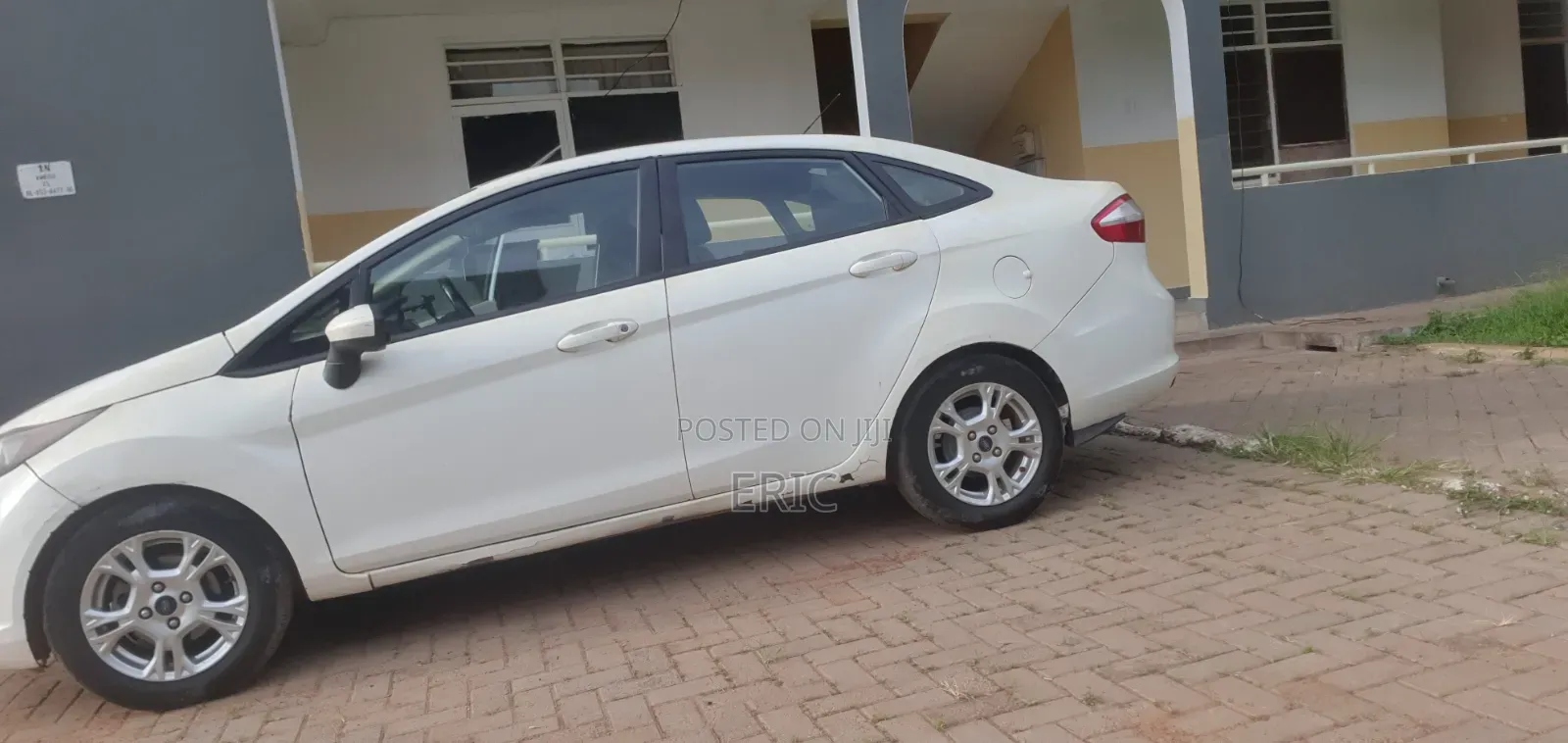 Ford Fiesta SE 4dr Sedan (1.6L 4cyl 5M) 2015 White