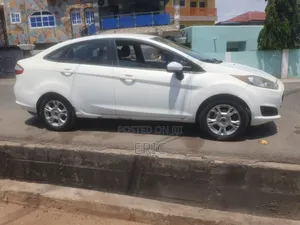 Ford Fiesta SE 4dr Sedan (1.6L 4cyl 5M) 2015 White