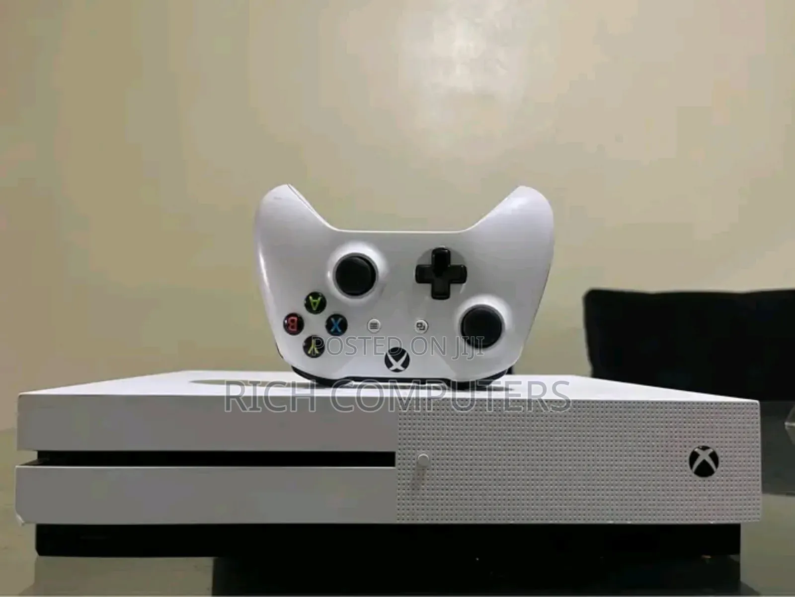 Xbox One S With One Pad