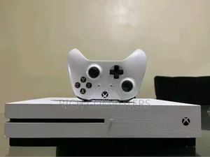 Xbox One S With One Pad
