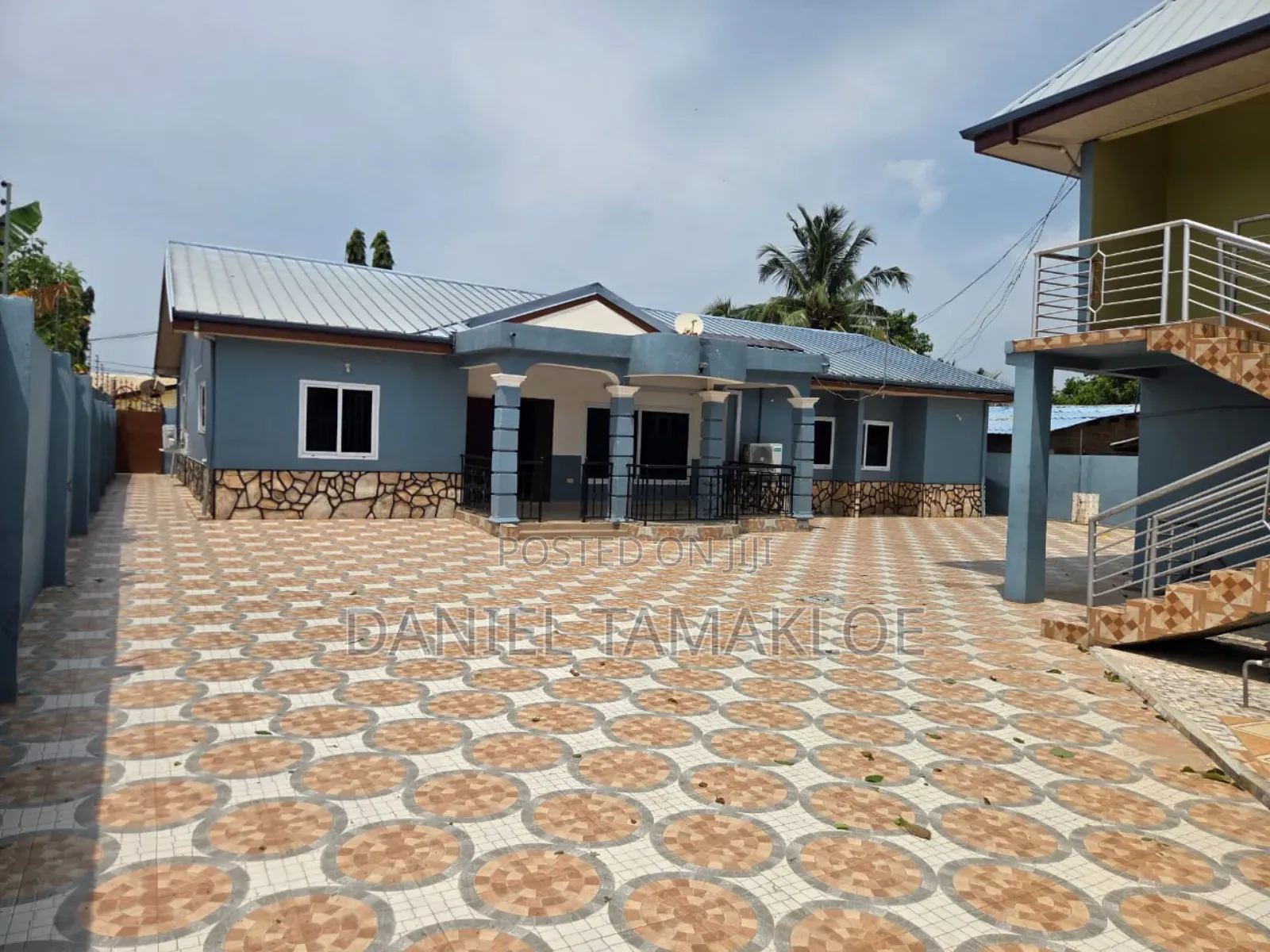 6bdrm Mansion in Amasaman for sale