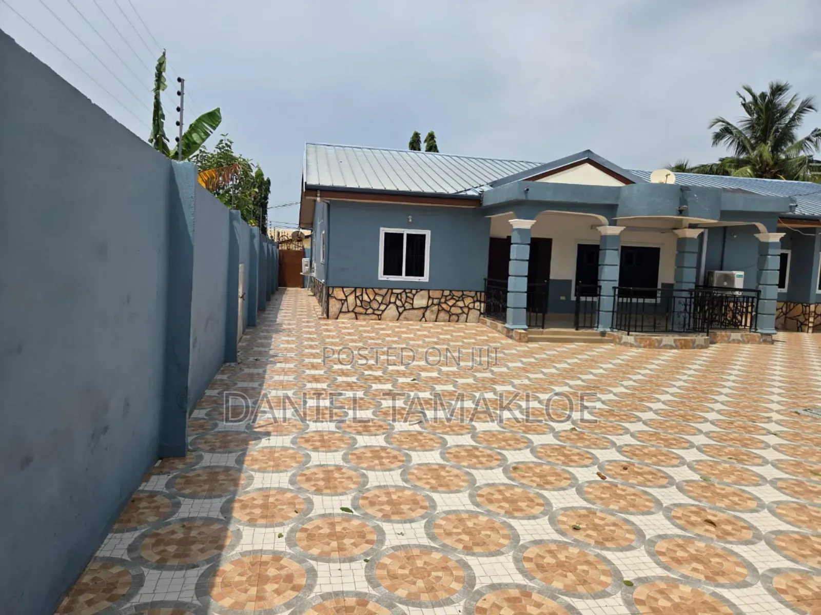 6bdrm Mansion in Amasaman for sale
