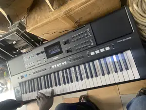 Yamaha PSR E483