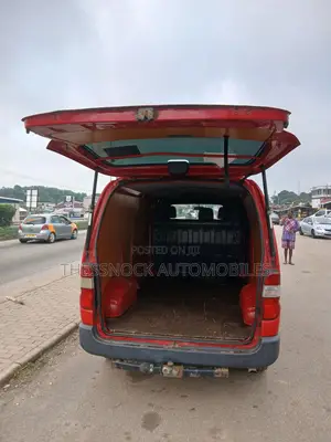 Toyota HiAce 2007 Red