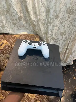 Playstation 4 Slim