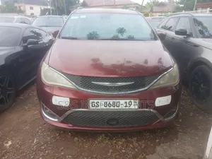 Chrysler Pacifica 2017 Red