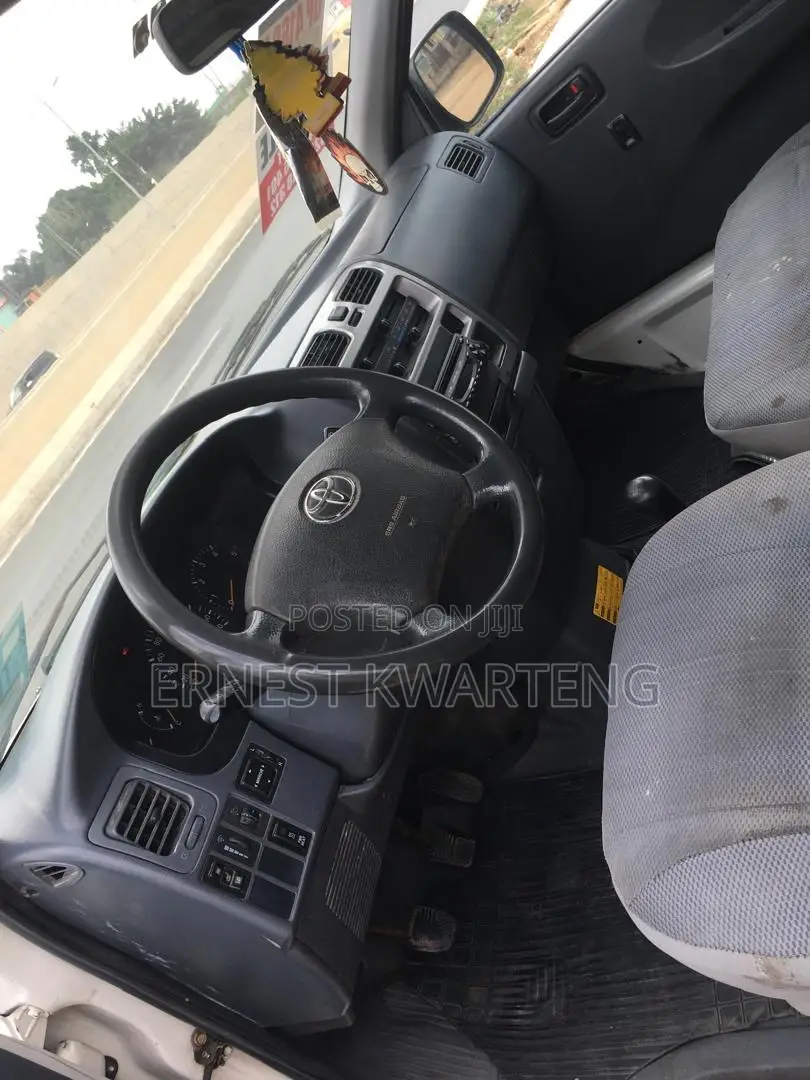 Toyota HiAce 2007 White
