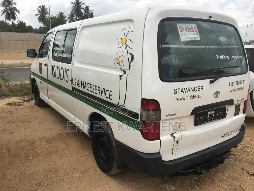 Toyota HiAce 2007 White