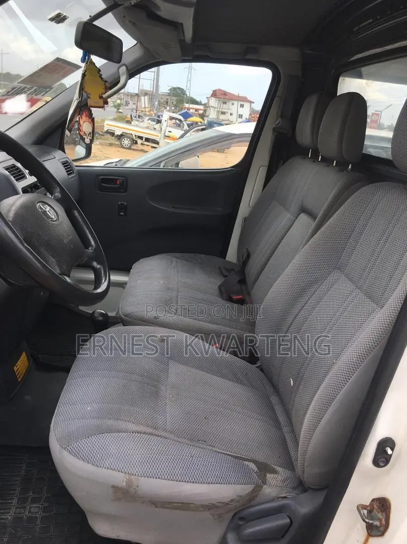 Toyota HiAce 2007 White