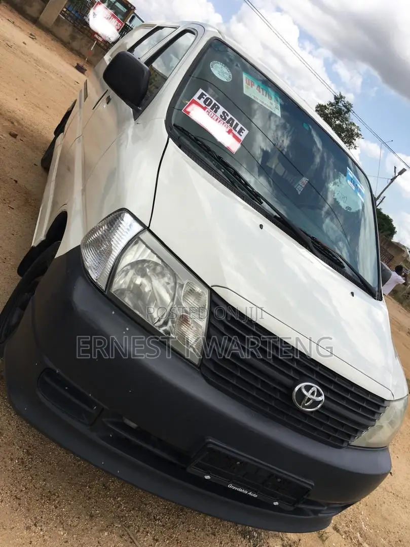 Toyota HiAce 2007 White
