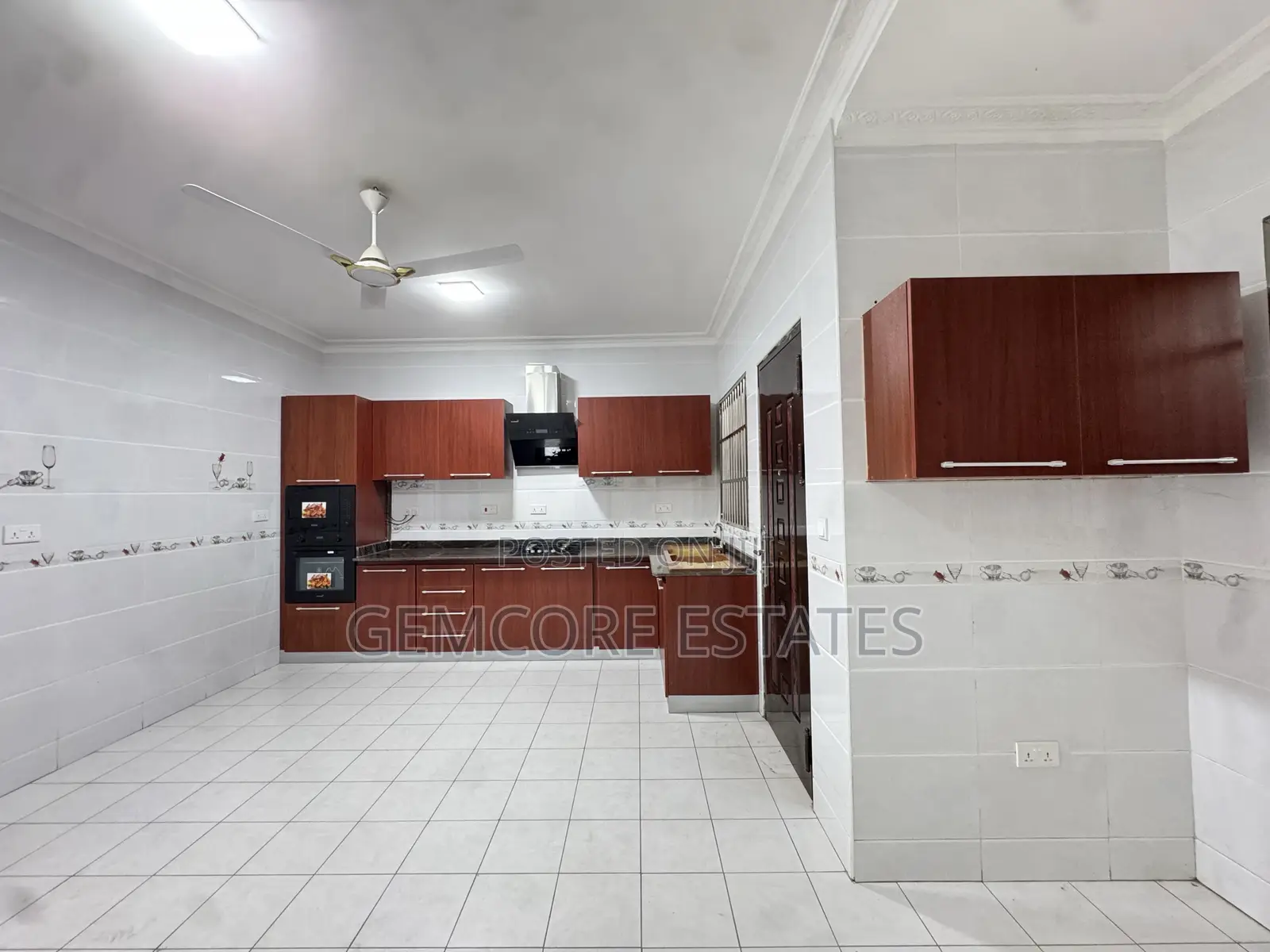 4bdrm Townhouse / Terrace in Coco Vanilla, Adjiriganor for rent
