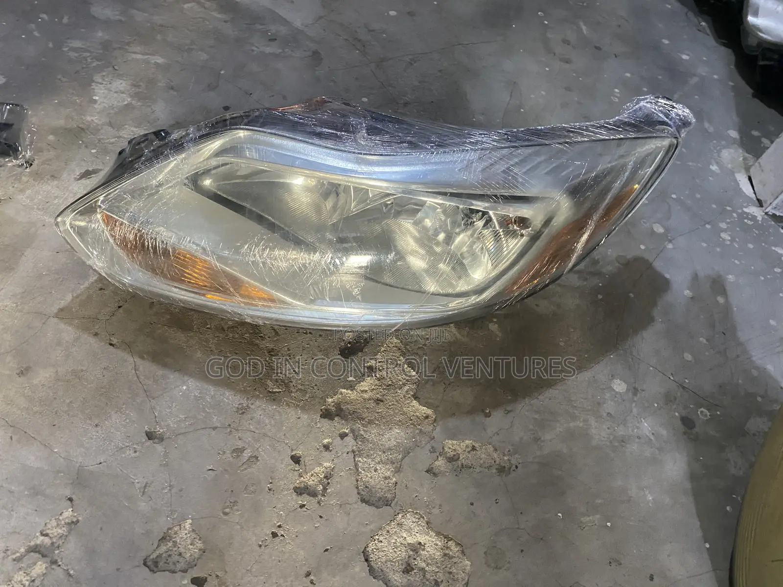 Ford Focus 2012 Headlight Pair