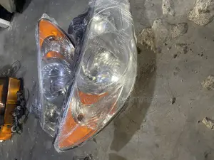 Hyundai Elantra 08 Headlight Pair