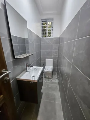 3bdrm House in Adenta Amrahia, Frafraha for sale