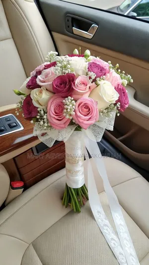 Bridal & Bridesmaids Bouquets & Corsages & Boutonnieres